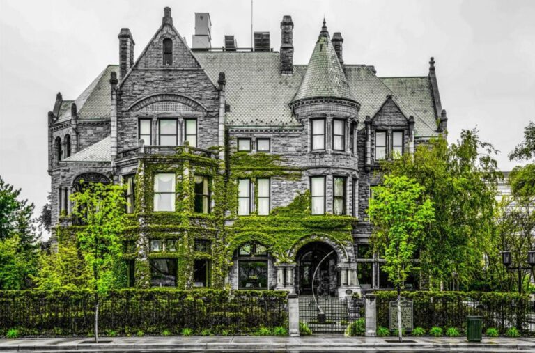 5 Haunted Mansions In The Midwest You Have To Experience For Yourself