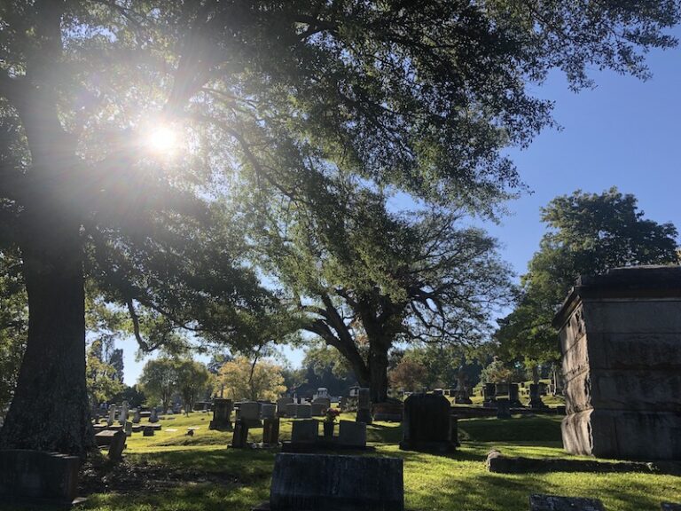 Why You Need To Add These Vicksburg Cemeteries To Your Travel Itinerary